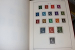 NEDERLÄNDERNA. Fin samling 1852-1998 i tre holländska Importa-album med fickor och kassetter.