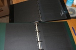 4 visiralbum varav två med sex ringar, samt två andra typer. Alla med 10-20 visirblad/pärm med 2-fickors blad. Smärre skönhetsfläckar men klart användbara.