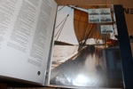 Postens "samlarblad" i ett flertal pärmar i flyttlåda, samt en pärm lösa märken. Nom över 20000 kr. Dessutom en flyttlåda FDC i sju pärmar 1980-2000-tal.