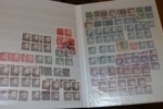 Insticksalbum praktstämplat 1960-80-tal, mycket block och enheter men även singelmärken. Hundratals objekt.