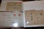 Pärm med brev 4 sk bco-sekelskiftet med bra spridning på både utgåvor, och avsändningsorter. Bl.a. rek och tilläggsfrankerade helsaker. Besiktiga!