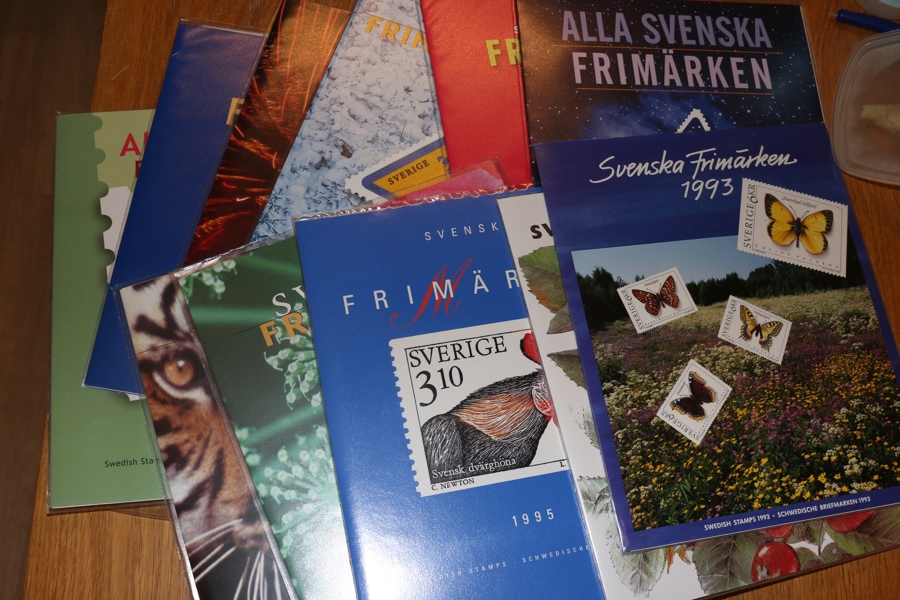 Årssatser 1993-95 och 97-00, samt häftesårssatser 1997-01. Nom totalt över 11000 kr när "brev" räknas som 22 kr.