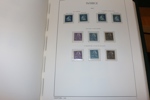 Synnerligen välfylld samling ostämplat/postfriskt 1855-1969 i Leuchtturmalbum med fickor.