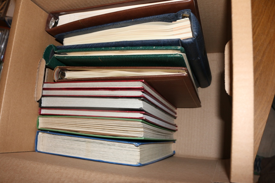 Parti Island med framförallt en stämplad samling i tre förtrycksalbum men även två album ostämplat/xx samt flera dubblettalbum.