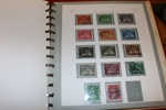Samling 1855-1985 i tre album. Välfyllt, men utan de allra dyraste.