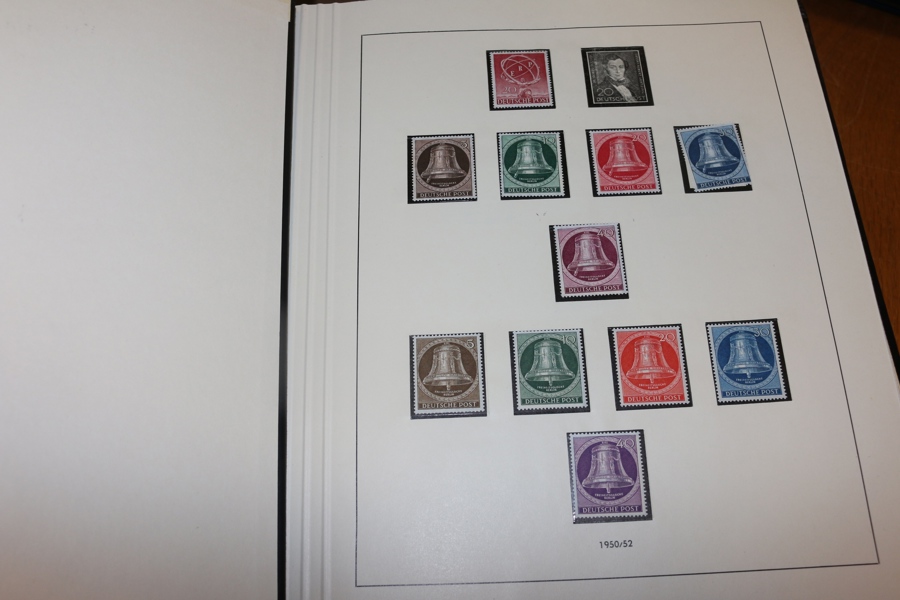 TYSKLAND/BERLIN. Postfrisk samling 1950-71 i ett Schaubek-album med fickor.