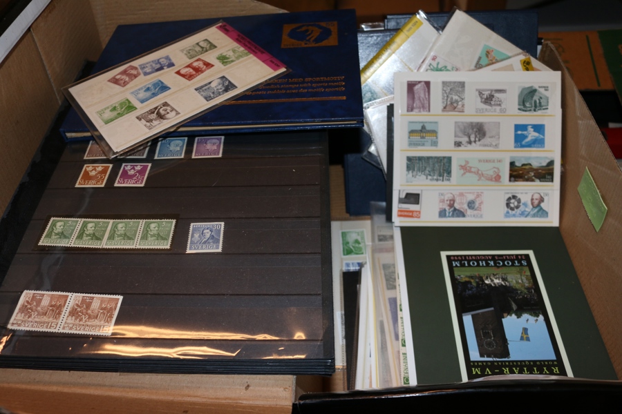 Parti postfriska frimärken, enstaka, serier, BB-par, presentsatser, arkdelar etc.