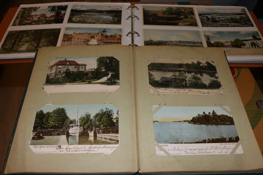 Topografi i två album varav ett gammalt vykortsalbum, ca 240 stycken kort i det äldre formatet.