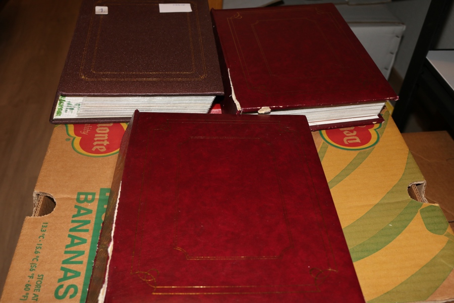 Transport. Tre album med bilar, båtar och järnväg. Både gammalt och nytt. Ca 360 kort.