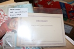 Ask med udda ting som dekaler, pins, dokument, ex libris et.c. Se bild.