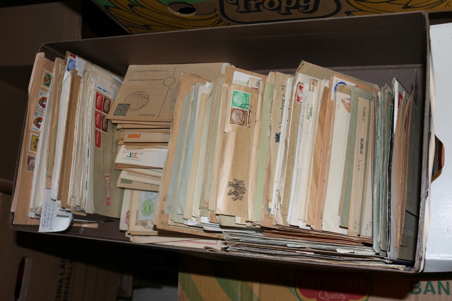 TYSKLAND. Garderobslåda försändelser från olika eror och tidsperioder, ser varierat ut. Se bilder för egen bedömning.