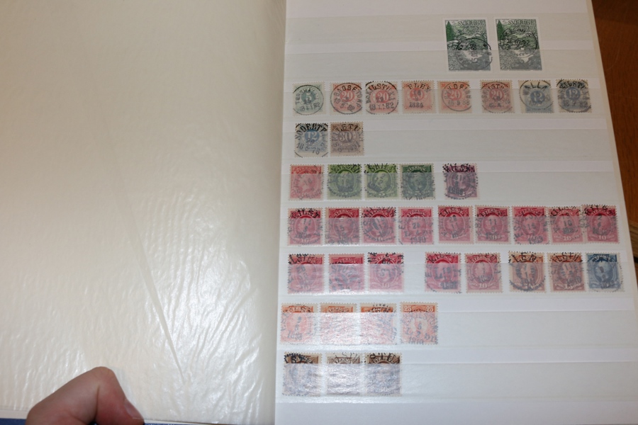 SÖDERMANLAND. Insticksalbum med fina stämplar inkl många prakt-lyx från ringtyp och framåt. Ungefär halva albumet är tomt.