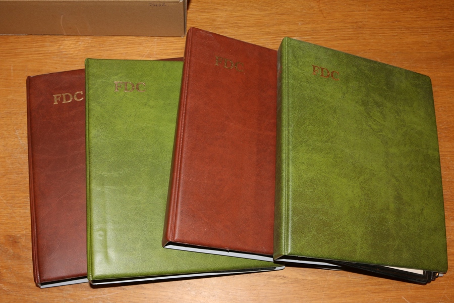 Färöarna. Samling i fyra små album mest brev och kort med inriktning på olika ortstämplar, ser spännande ut. Ovanlig samling. Se bilder!