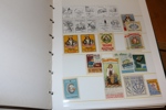 Samling reklammärken, brevmärken, utställningsmärken och liknande i tjock och välfylld visirpärm. Ser trevligt ut. Se bilder!