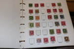 Oscar II. Välfylld samling på Filateli-Stens blad A-Ö. Uppskattningsvis 2400 olika orter läsbart-prakt. Ej genomgånget av mig på bättre stämplar, men lite bättre borde finnas med tanke på mängden!
