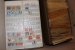 Flyttlåda blandat innehåll, bl.a. samling Tyskland i tjockt album, restsamling HV i stort album, Kanada, Tyskland och Österrike. Även ett fint Leuchtturmalbum Danmark (utan fickor).
