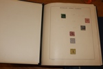 Fyndlåda Tyskland 1800-tal till 1970-tal i tre tjocka album. Något restbetonat men fortfarande väldigt mycket frimärken, bl.a. lite tyska stater. Lågt utrop!