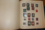 Fyndlåda Tyskland 1800-tal till 1970-tal i tre tjocka album. Något restbetonat men fortfarande väldigt mycket frimärken, bl.a. lite tyska stater. Lågt utrop!