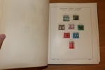 Fyndlåda Tyskland 1800-tal till 1970-tal i tre tjocka album. Något restbetonat men fortfarande väldigt mycket frimärken, bl.a. lite tyska stater. Lågt utrop!