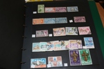 OVERSEAS. Parti Asien, Afrika, Australien och Amerika i tre album och en plastficka. Kartotek med mest massvara Japan ingår.