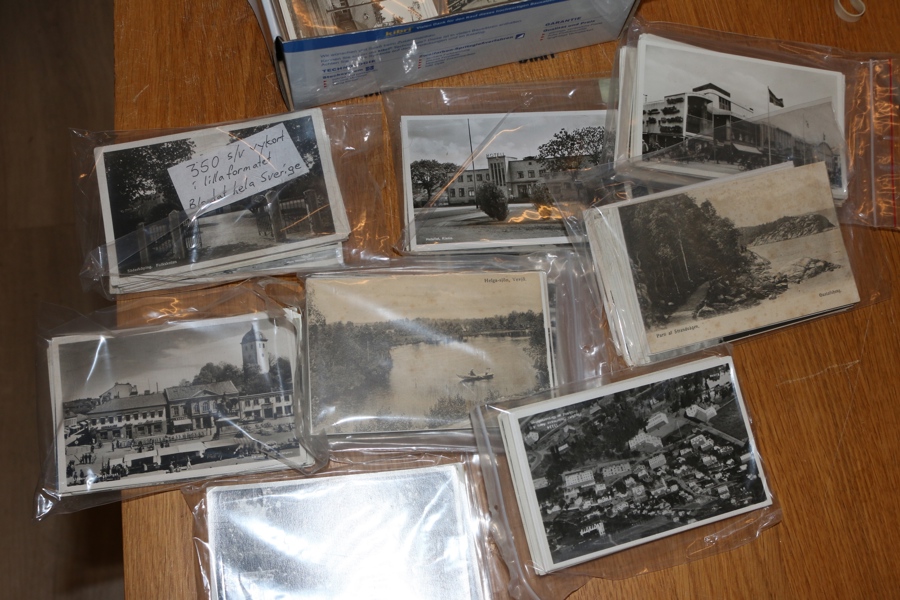 Parti ca 350 svartvita vykort Sverige, lilla formatet. Mestadels pressbyråns med vit kant.