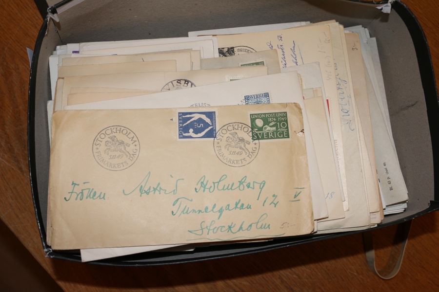 Minnespost. Skokartong brev och kort 1940-70-tal.