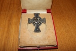 Officersdekoration Röda Korset 1864-1914 i silver och emalj, Österrike-Ungern. Medaljen i gott skick, asken defekt.