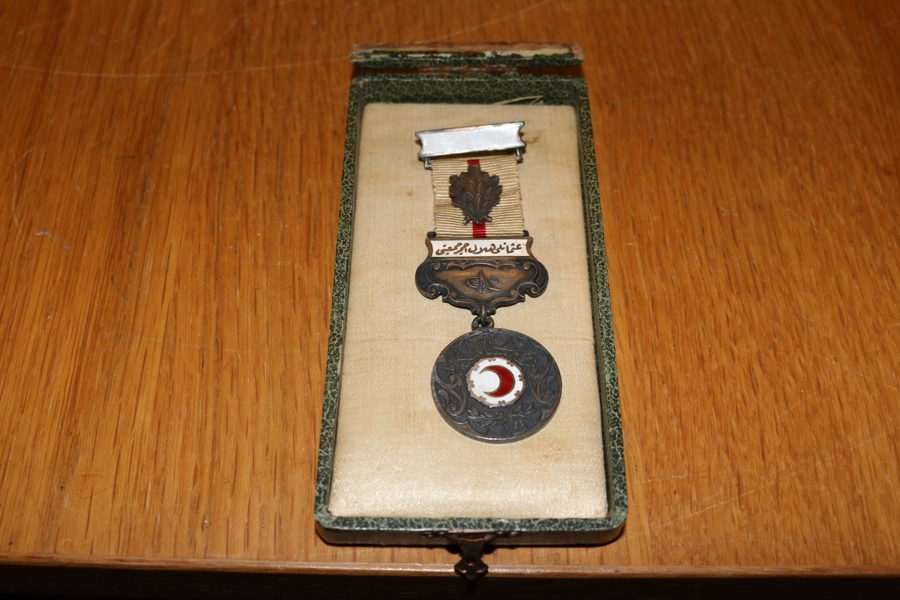 Osmansk medalj Röda halvmånen i silver, utfärdad 1912. Med (defekt) ask.