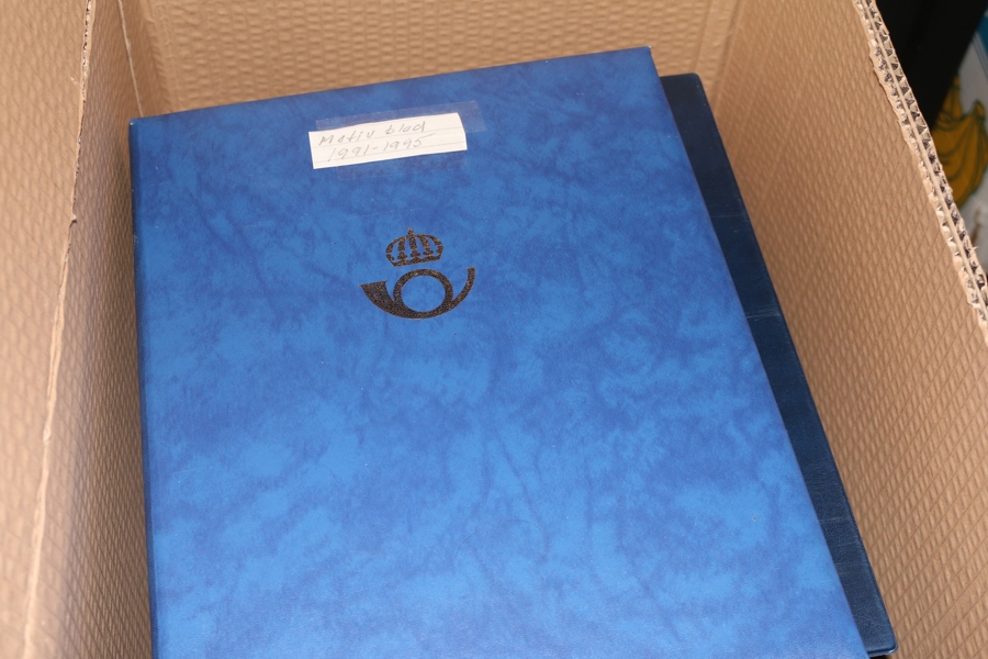 Postens motivblad troligen kpl 1991-2015. Mycket hög nominal med mängder av "brev"!