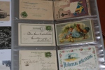 VÄSTMANLAND. Samling ca 150 mest äldre kort i album, många trevliga t.ex. järnvägsstationer. Medföljer gör också två pärmar ca 50 kort mest gratulation/helg.