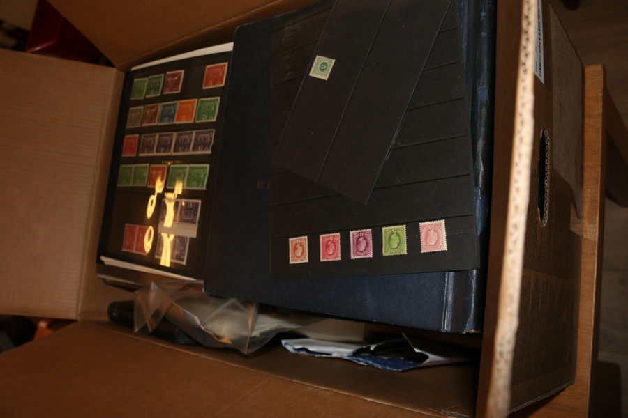 Stor fyndlåda Sverige med flera hyggliga restsamlingar och diverse överblivet material, både stämplat och x/xx. Fyndchans! Ca 27 kg, får gärna avhämtas!