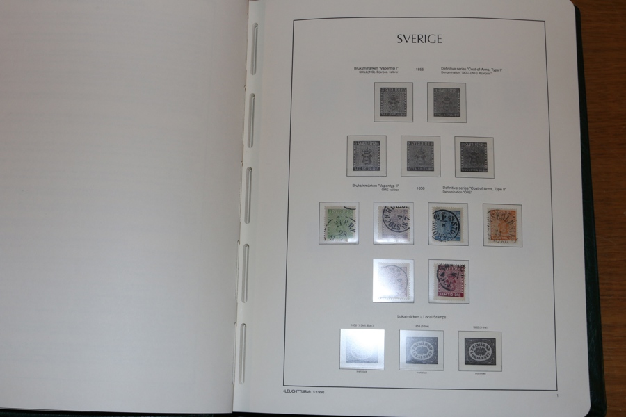 Samling 1858-1971 i fräscht Leuchtturm-album med fickor och kassett.