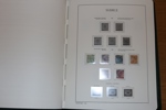 Samling 1858-1971 i fräscht Leuchtturm-album med fickor och kassett.