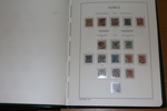 Samling 1858-1971 i fräscht Leuchtturm-album med fickor och kassett.