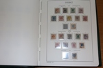 Samling 1858-1971 i fräscht Leuchtturm-album med fickor och kassett.