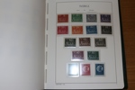 Samling 1858-1971 i fräscht Leuchtturm-album med fickor och kassett.