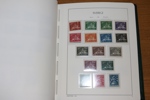 Samling 1858-1971 i fräscht Leuchtturm-album med fickor och kassett.