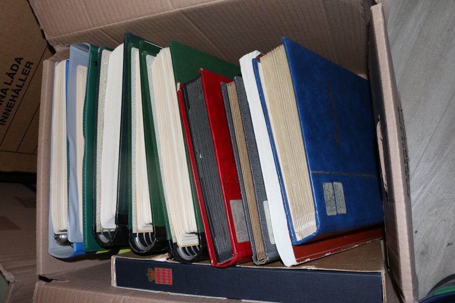 VÄRLDEN. Intressant och varierat parti hela världen i ett tiotal album.