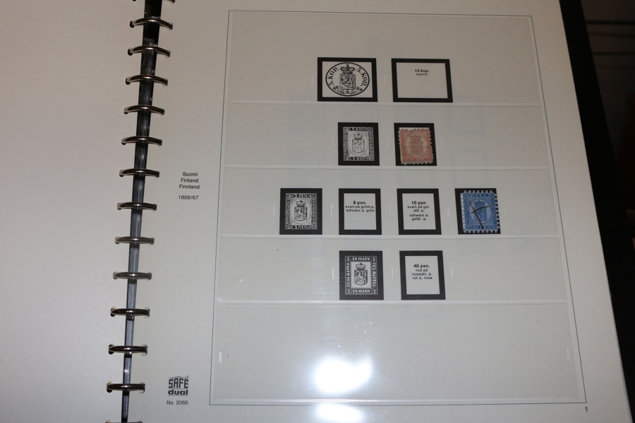 Enklare samling 1866-1988 i två riktigt fina SAFE DUAL-album där du kan samla BÅDE stämplat och postfriskt, eller på ditt eget sätt. Ganska mycket innehåll men inga dyrare märken, blandat stpl/x/xx.