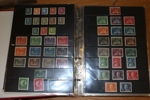 Ostämplad samling klassiskt fram till 1985 i pärm. Välfyllt redan från starten med mycket vapen-ringtyp, dock även flera defekta, nytryck eller utan gummi. Men också ett flertal fullt godtagbara ex.