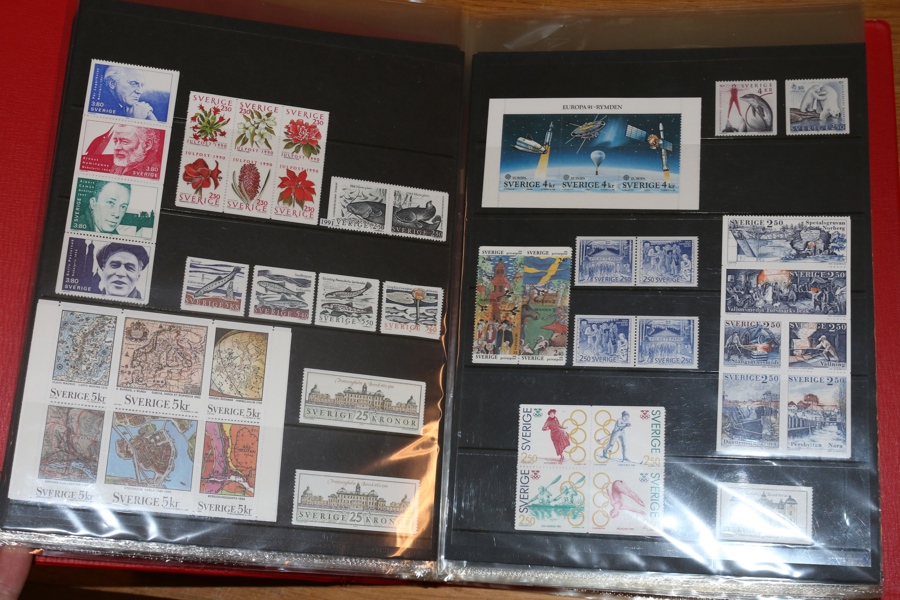 Postfrisk samling 1986-2010 i album, ser komplett ut. Hög nominal!