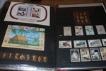 SAMOA. Samling 1800-tal fram till ca 2010 i två pärmar. Ganska välfyllt med bl.a. bra stämpelmärken bland det äldre och välfylld modern del. Av de första utgåvorna som vanligt huvudsakligen nytryck.