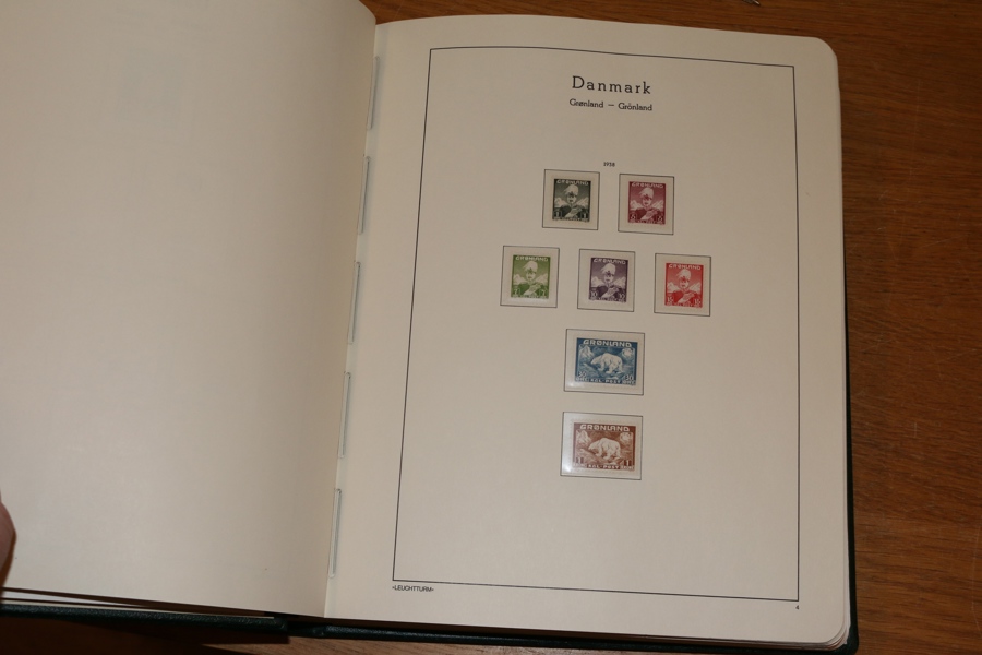 Postfrisk komplett samling (ej "Amerikautgåvorna") 1938-2010 i fräscht Leuchtturmalbum med fickor (sidor från start 1905). Även serie Thule. Allting i toppskick!