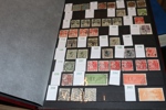 Enklare stpl samling Danmark 1851-2014 i två fräscha Leuchtturmalbum med fickor. Ganska mycket innehåll, även modernt, men enbart billiga frimärken. Medföljer gör också två album dubbletter.
