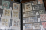 Enklare stpl samling Danmark 1851-2014 i två fräscha Leuchtturmalbum med fickor. Ganska mycket innehåll, även modernt, men enbart billiga frimärken. Medföljer gör också två album dubbletter.