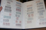 Enklare stpl samling Danmark 1851-2014 i två fräscha Leuchtturmalbum med fickor. Ganska mycket innehåll, även modernt, men enbart billiga frimärken. Medföljer gör också två album dubbletter.