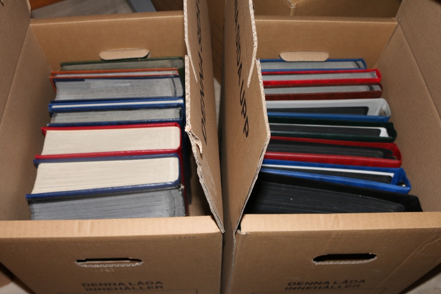 MELLANAMERIKA. Stort parti i två flyttlådor med totalt 17 välfyllda album.