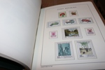 TJECKOSLOVAKIEN/TJECKIEN. Välfylld samling 1918-2009 i hela sex Leuchtturmalbum med fickor. Ojämnt besatt de första tio åren, men från 1945 och framåt nära komplett xx med mängder av frimärken!