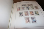 TJECKOSLOVAKIEN/TJECKIEN. Välfylld samling 1918-2009 i hela sex Leuchtturmalbum med fickor. Ojämnt besatt de första tio åren, men från 1945 och framåt nära komplett xx med mängder av frimärken!