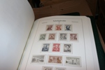 TJECKOSLOVAKIEN/TJECKIEN. Välfylld samling 1918-2009 i hela sex Leuchtturmalbum med fickor. Ojämnt besatt de första tio åren, men från 1945 och framåt nära komplett xx med mängder av frimärken!